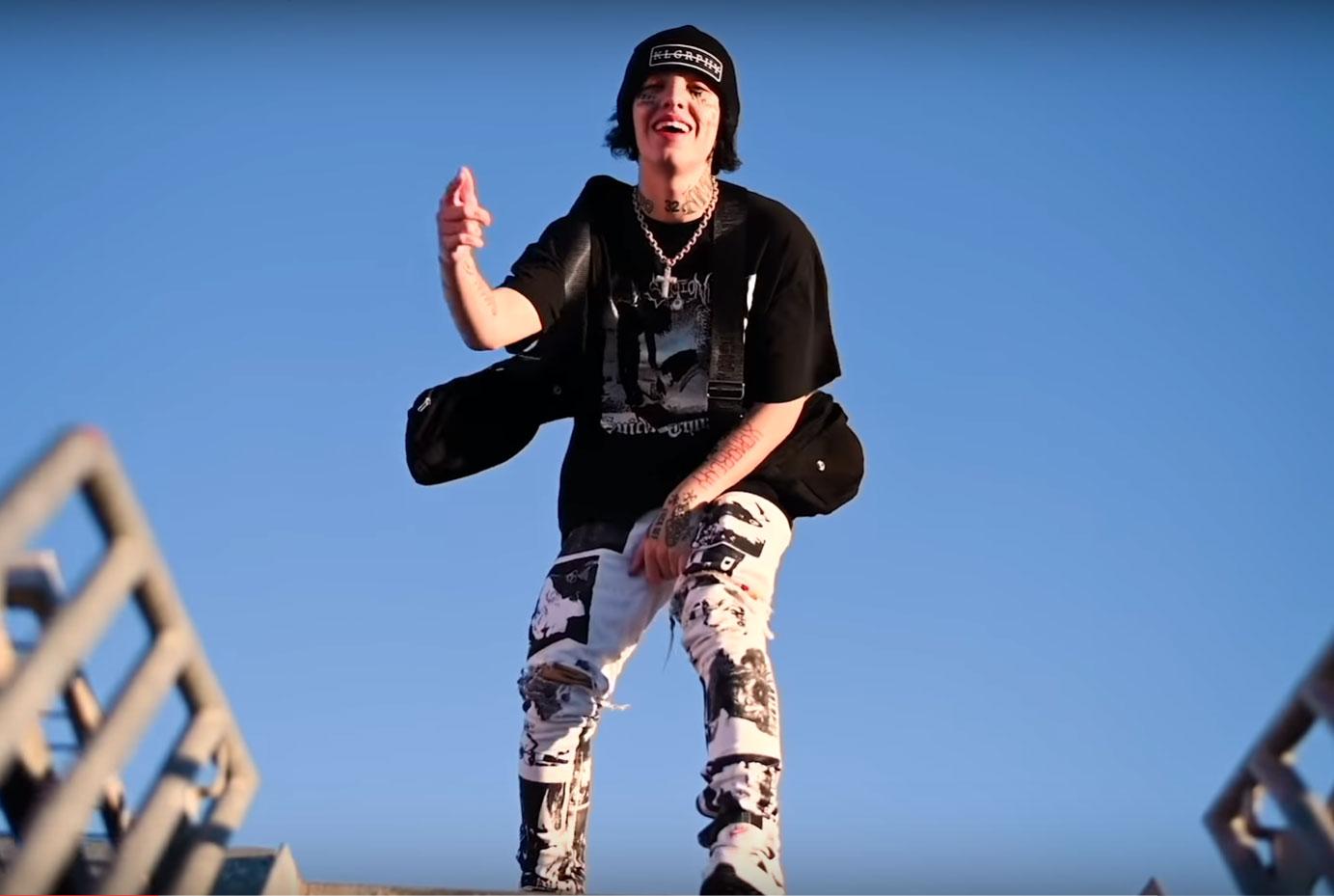 Lil xan betrayed. Swimming baby goth. @far_xan. Xan. лил ксан betrayed.