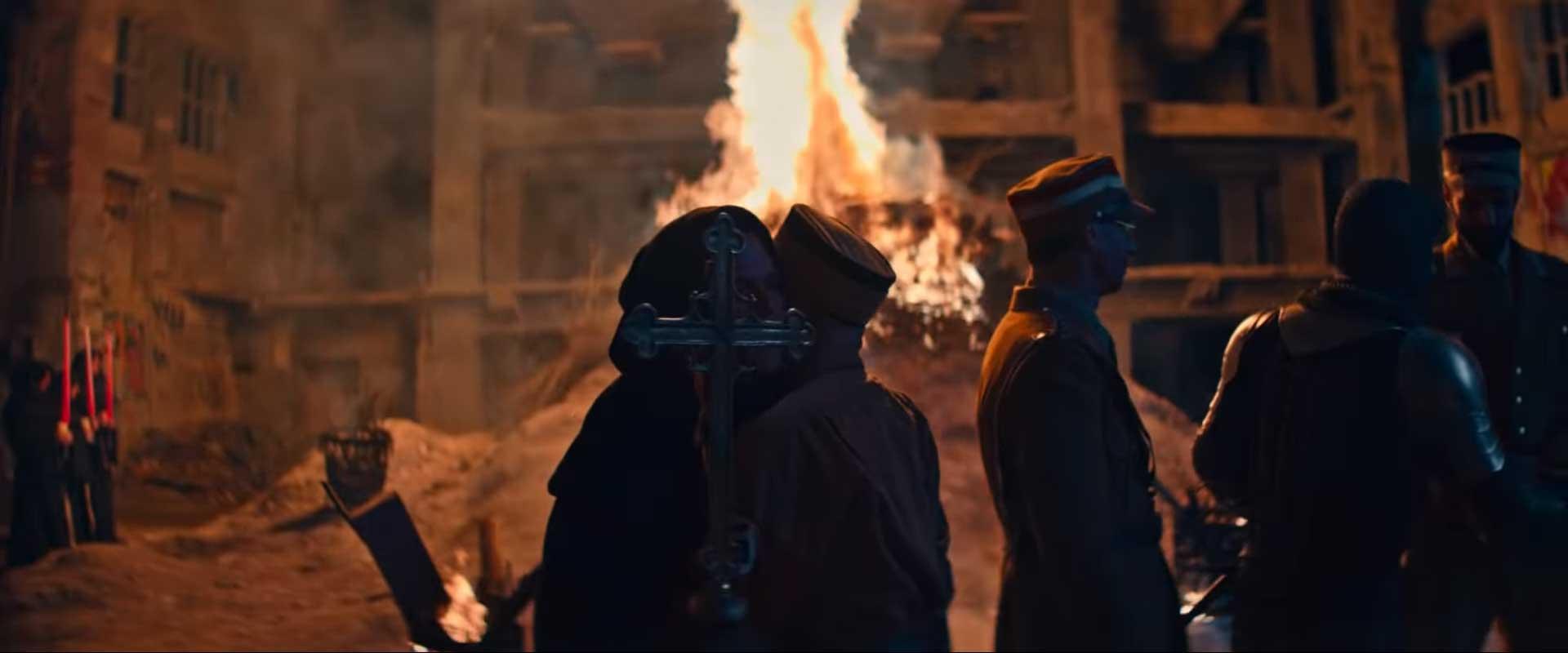 Rammstein deutschland лес. Rammstein deutschland обложка. рамштайн коммунисты. рамштайн дойчланд клип. дойчланд рамштайн кадры.