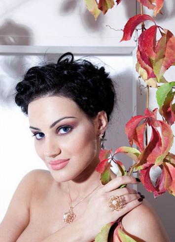 Eva Rivas – Apricot Stone